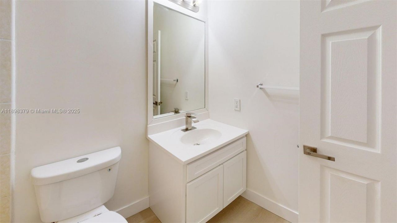 374 NE 27th Ave, Unit 201, Homestead, FL 33033 Photo