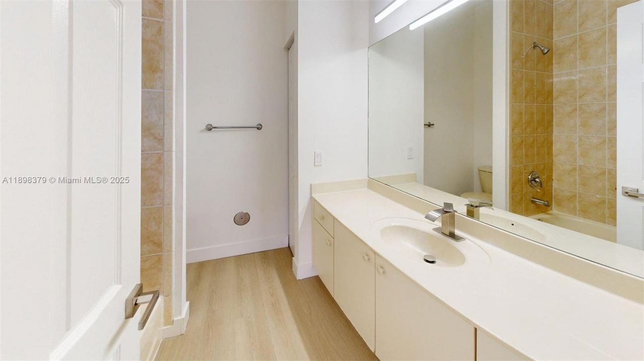 374 NE 27th Ave, Unit 201, Homestead, FL 33033 Photo