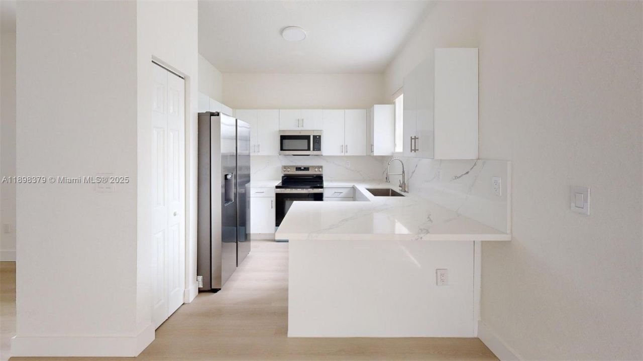 374 NE 27th Ave, Unit 201, Homestead, FL 33033 Photo