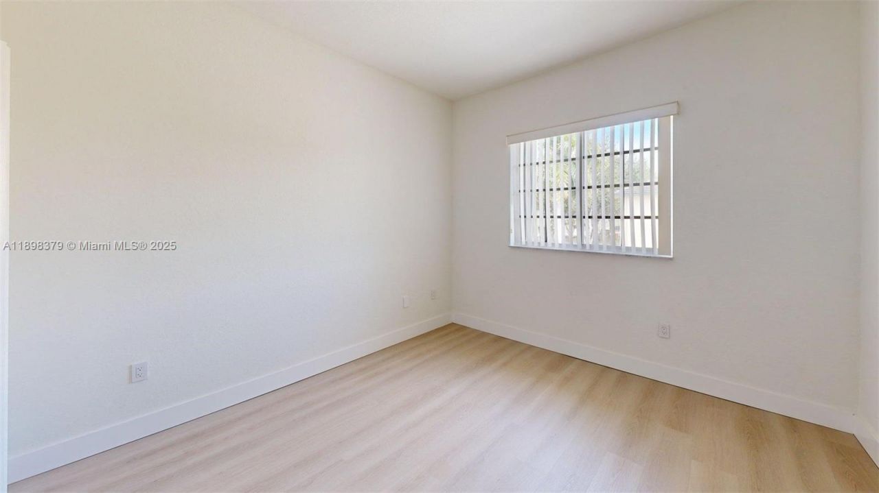 374 NE 27th Ave, Unit 201, Homestead, FL 33033 Photo