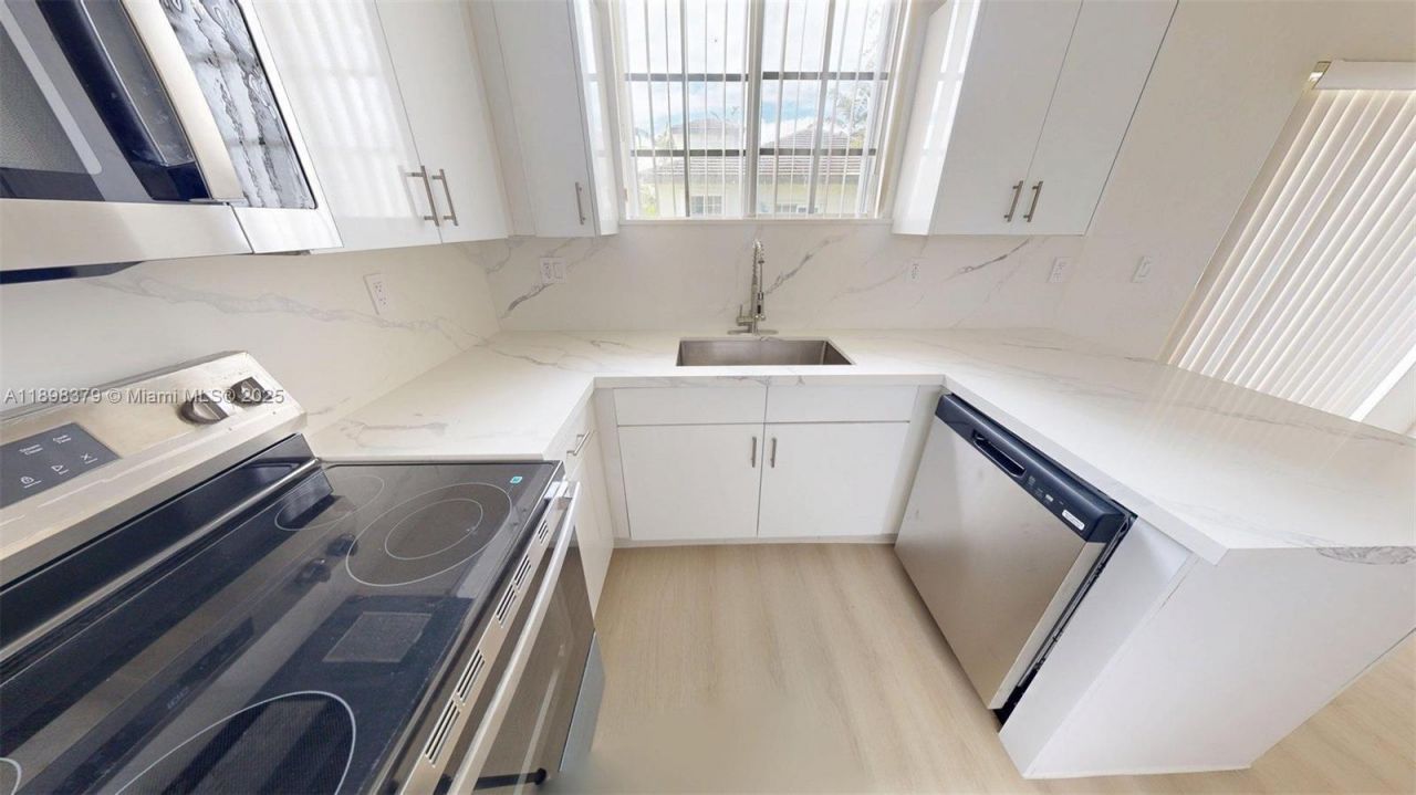 374 NE 27th Ave, Unit 201, Homestead, FL 33033 Photo