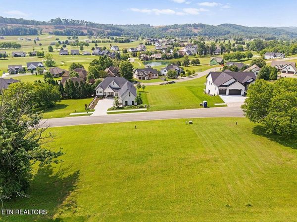 1740 Eagle Point Drive, Loudon, TN 37774