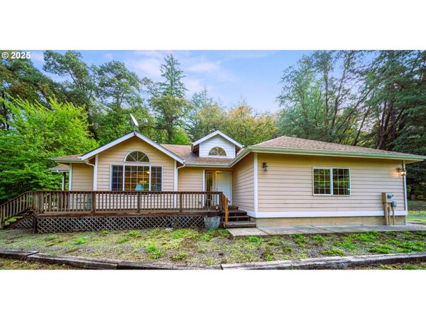 140 GOLDEN DR, Scottsburg, OR 97473