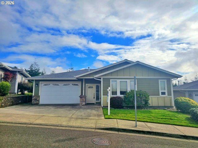 953 Inlet Loop, Coos Bay, OR 97420 Main Photo