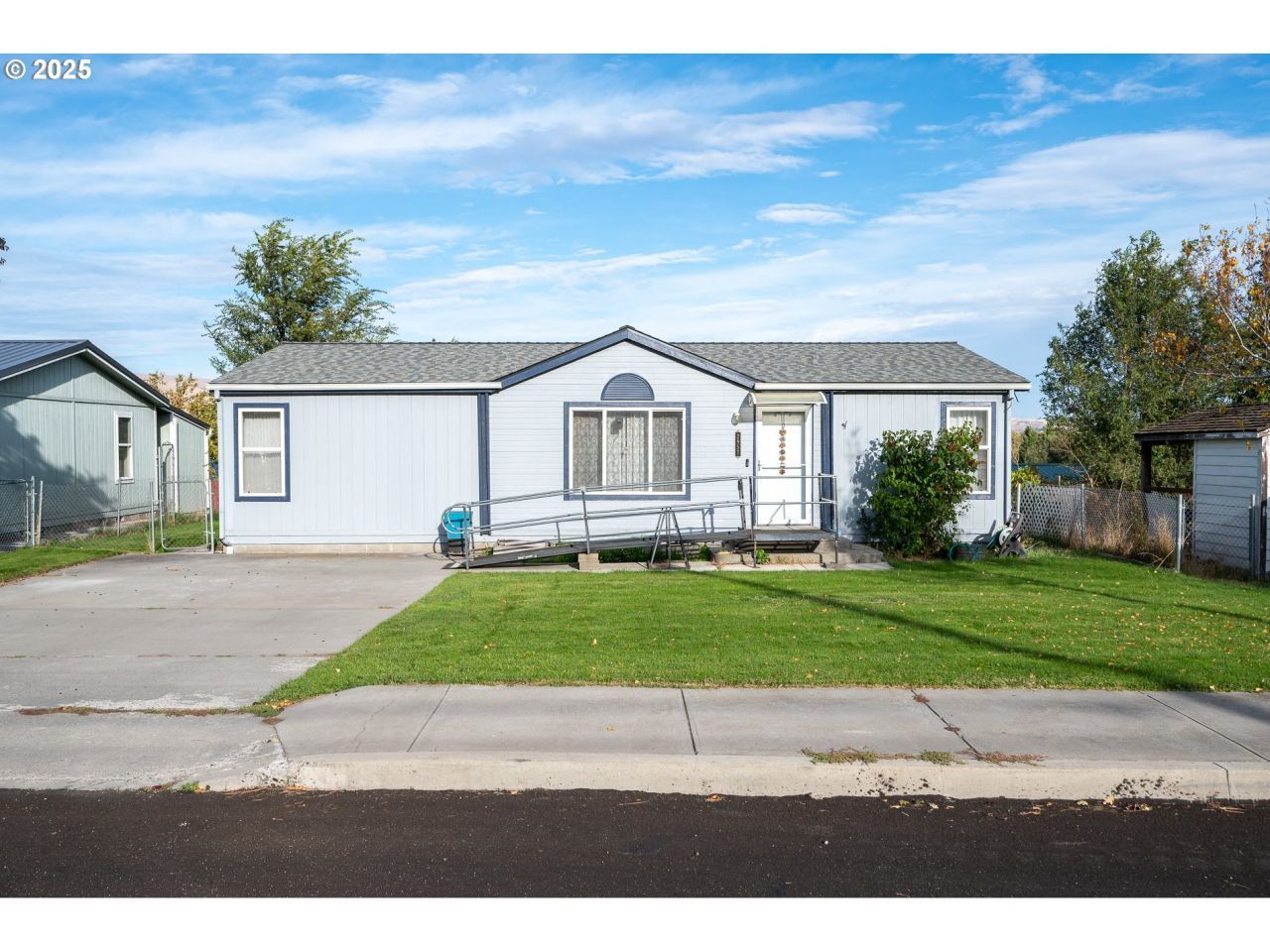 2957 W 10th St, The Dalles, OR 97058 Main Photo