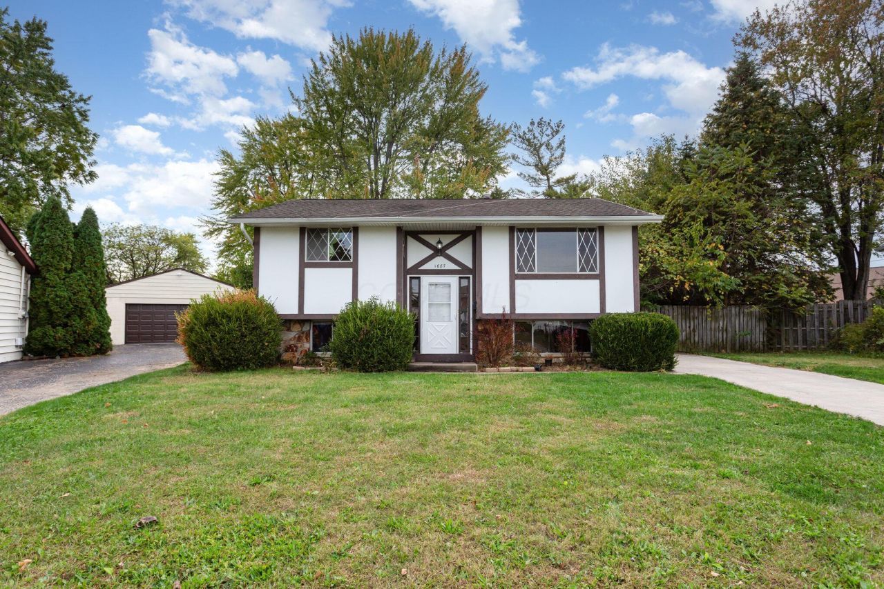 1687 Brookfield Square S, Columbus, OH 43229 Main Photo