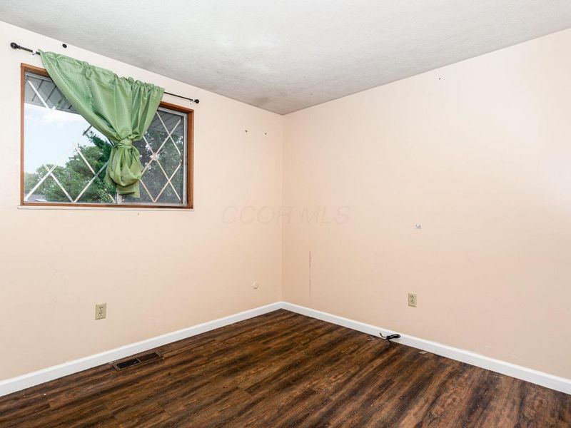 1687 Brookfield Square S, Columbus, OH 43229 Photo 14