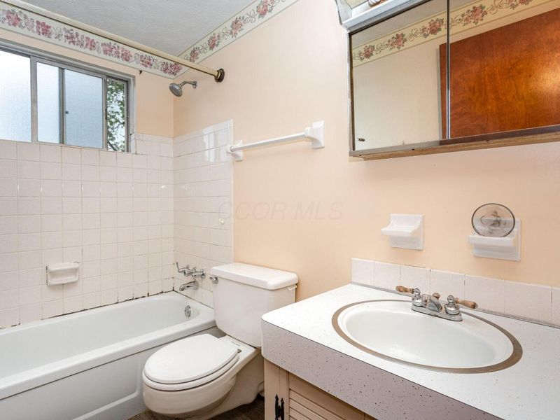 1687 Brookfield Square S, Columbus, OH 43229 Photo 16