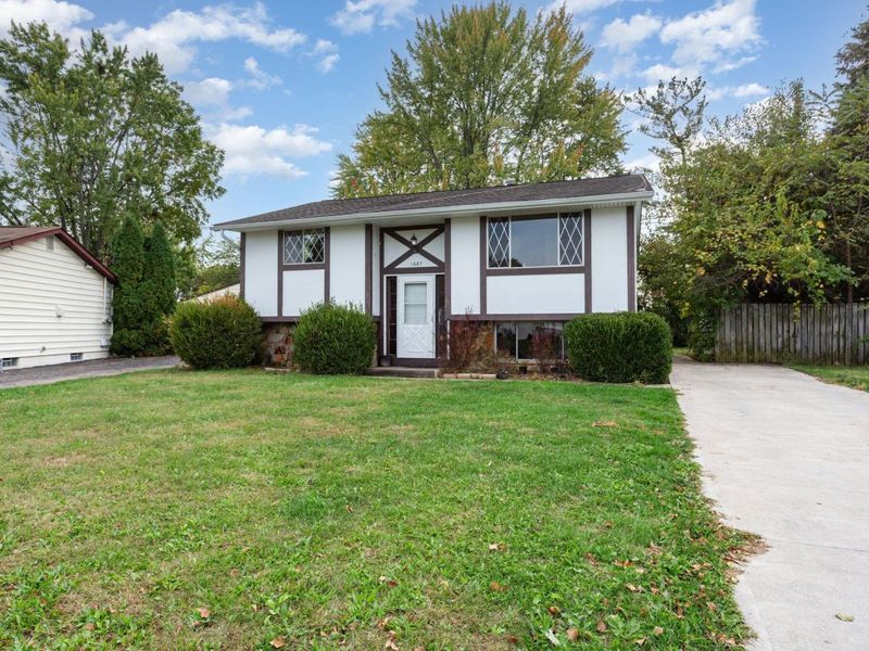 1687 Brookfield Square S, Columbus, OH 43229 Photo 2
