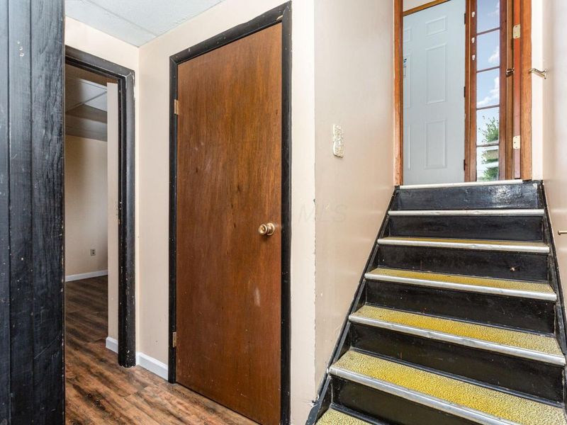 1687 Brookfield Square S, Columbus, OH 43229 Photo 4
