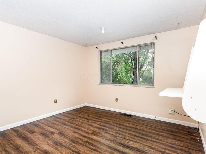 1687 Brookfield Square S, Columbus, OH 43229 Photo 8