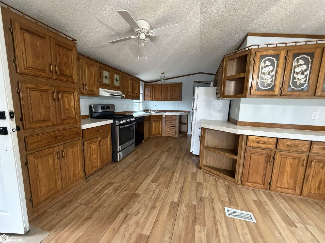 60 W Rock Creek Street W, Kellogg, IA 50135 Main Photo