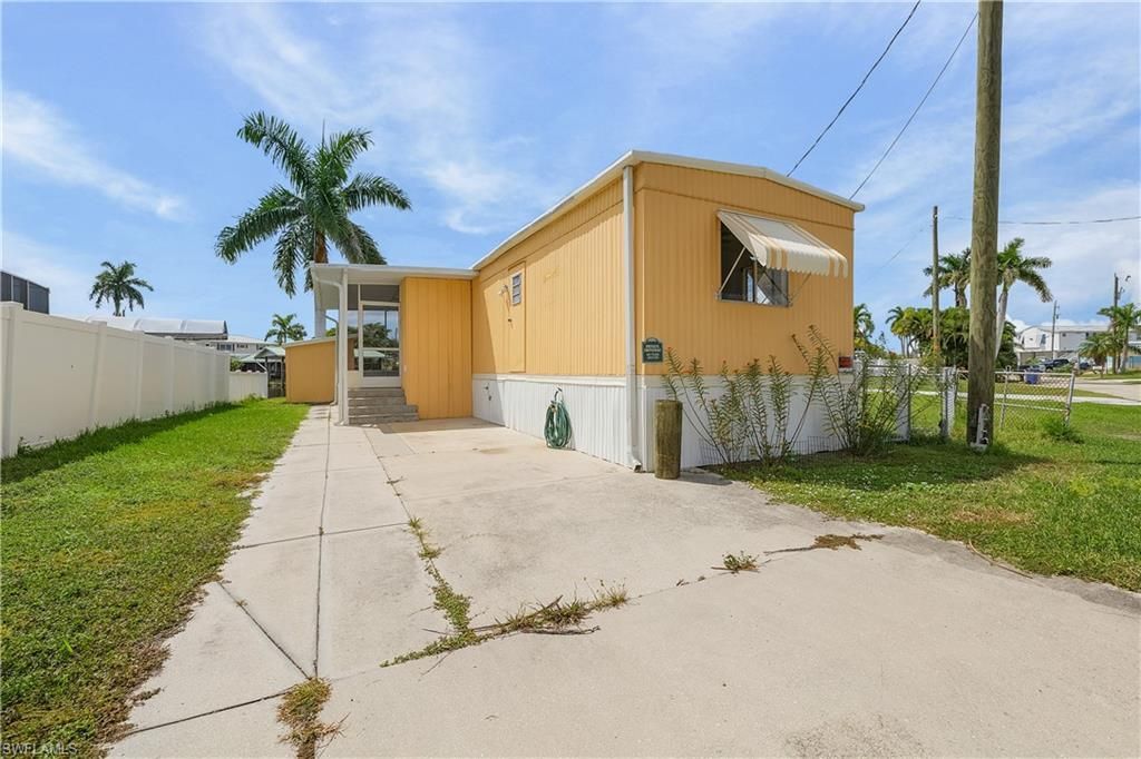 3851 Coconut Dr, Saint James City, FL 33956 Photo