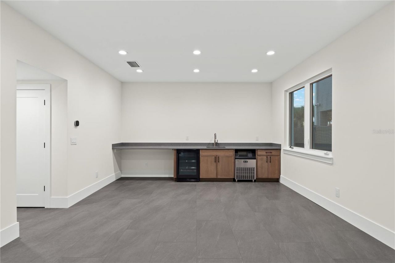 427 Columbus Avenue, New Smyrna Beach, FL 32169 Photo