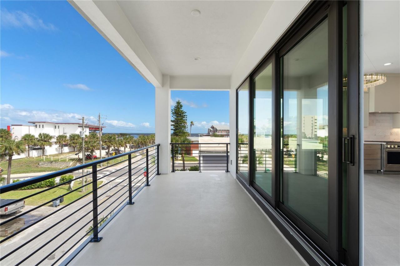 427 Columbus Avenue, New Smyrna Beach, FL 32169 Photo