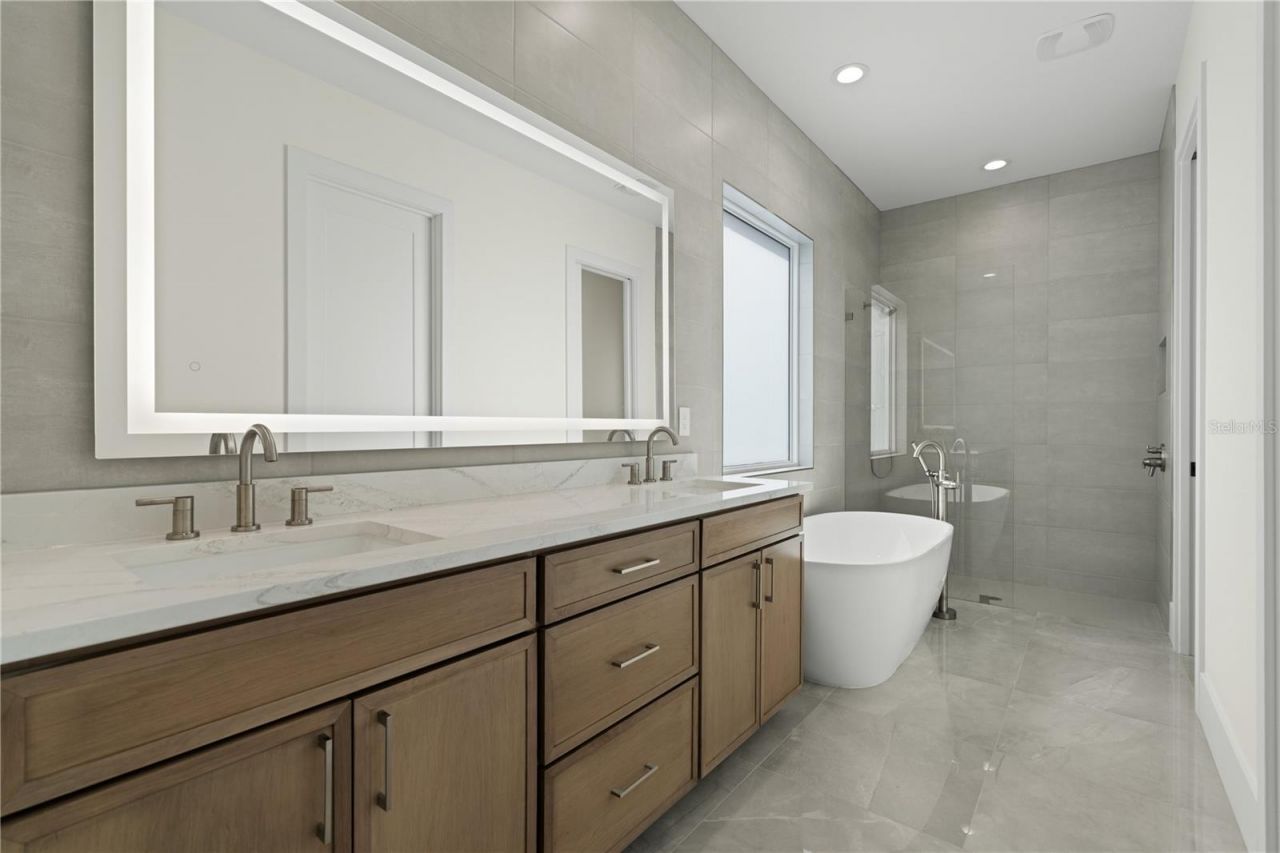 427 Columbus Avenue, New Smyrna Beach, FL 32169 Photo