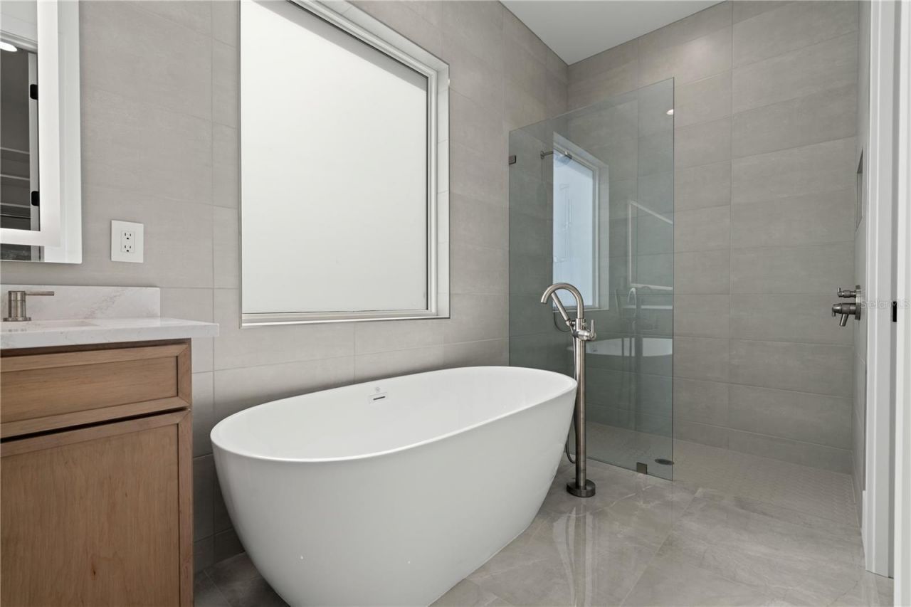 427 Columbus Avenue, New Smyrna Beach, FL 32169 Photo