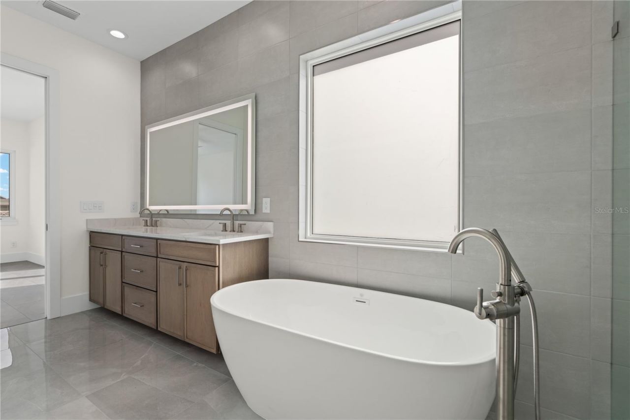 427 Columbus Avenue, New Smyrna Beach, FL 32169 Photo