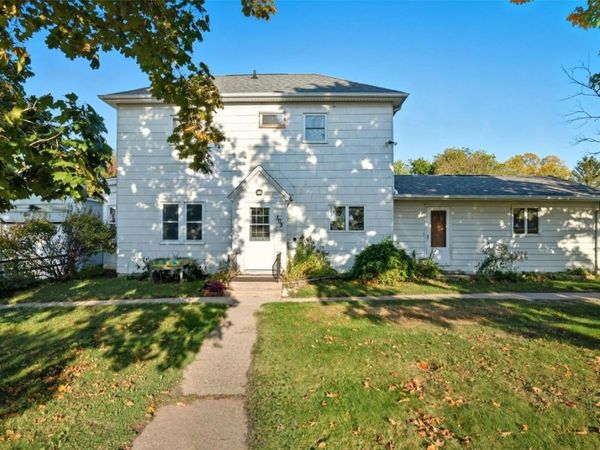 105 Harrison Street SE, Cascade, IA 52033