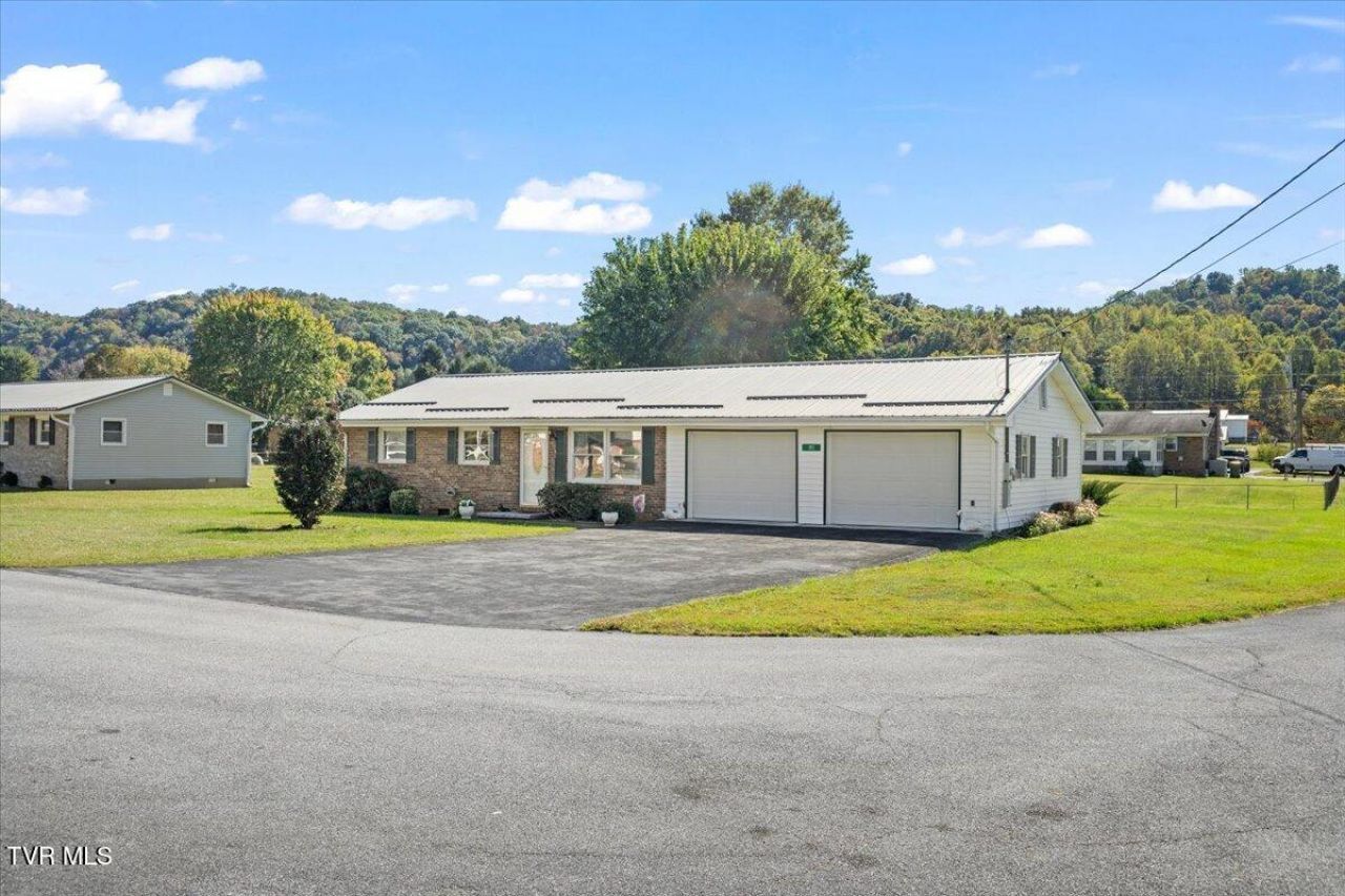 131 Eldridge Drive, Elizabethton, TN 37643 Main Photo