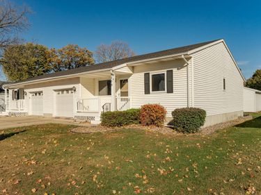 209 E Henry Street, Le Roy, MN 55951
