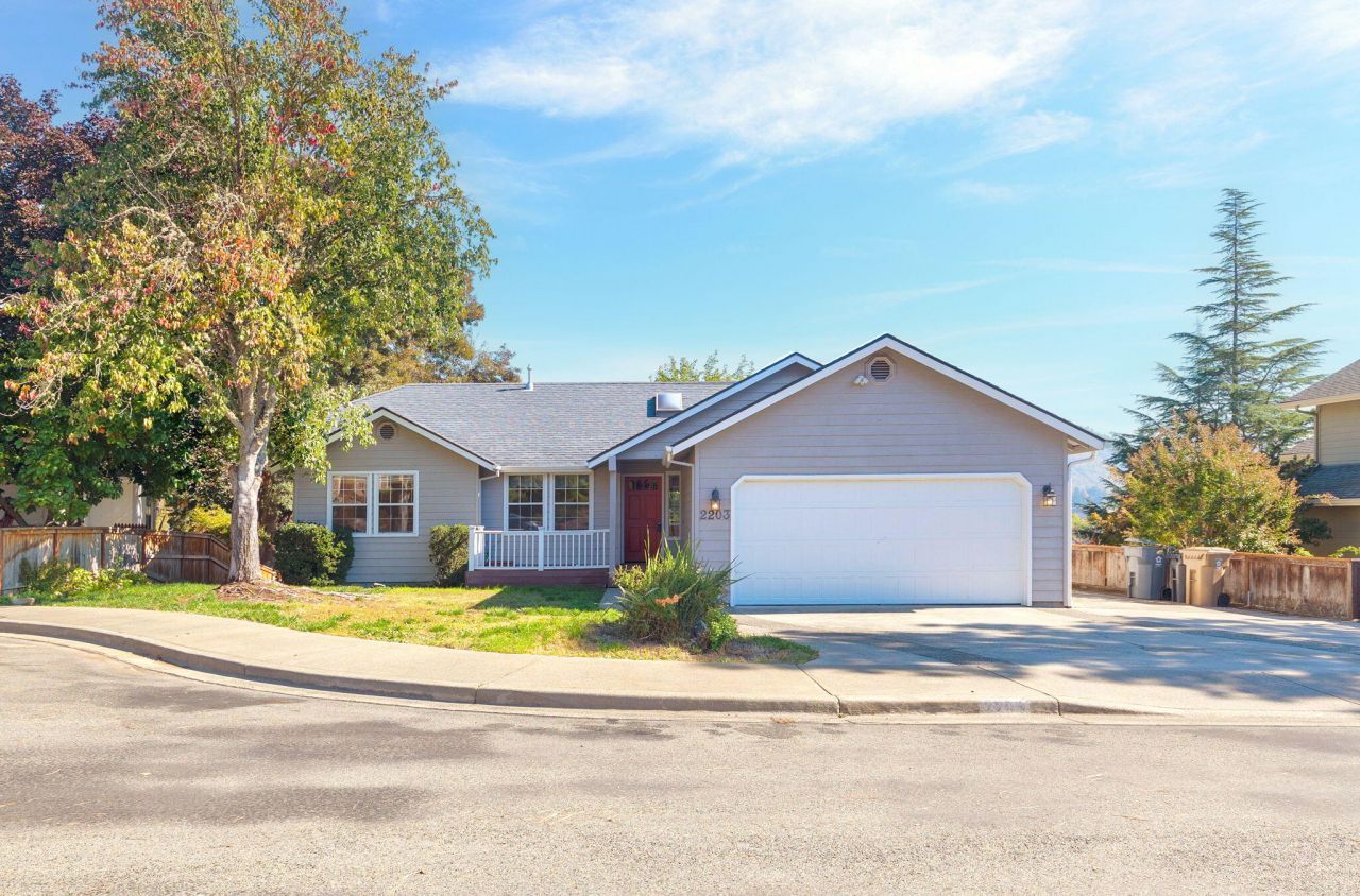2203 NW Juliet Lane, Grants Pass, OR 97526 Main Photo