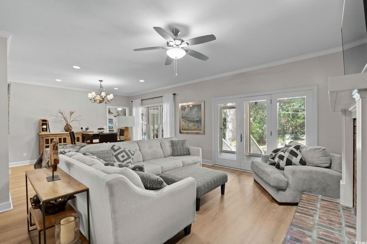 1058 Doral Dr. Photo 11