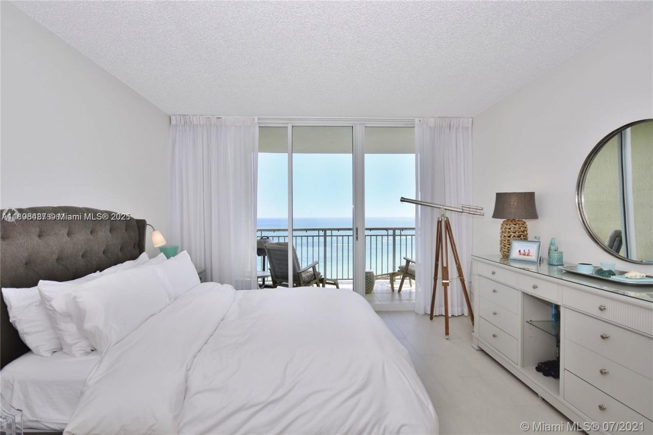 17375 Collins Ave, Unit 2002, Sunny Isles Beach, FL 33160 Photo