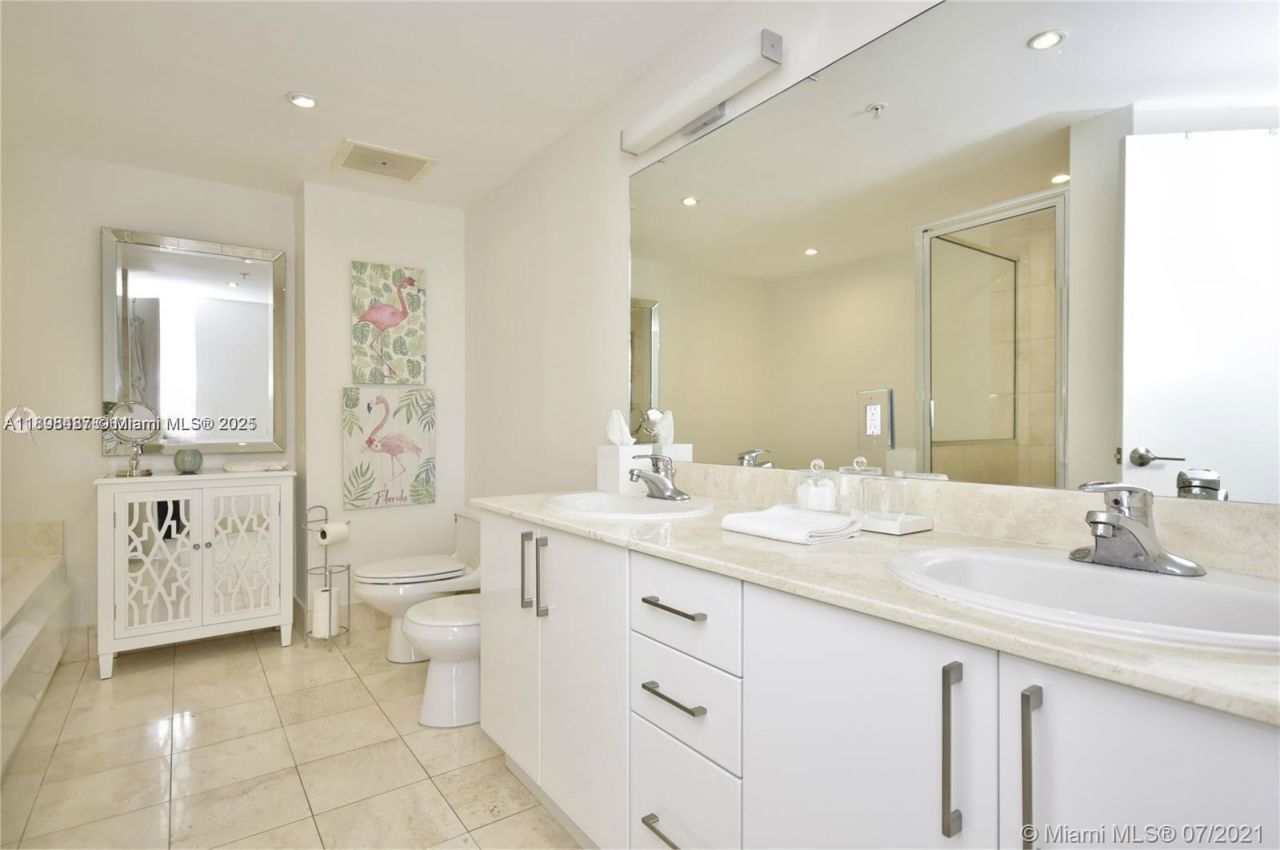 17375 Collins Ave, Unit 2002, Sunny Isles Beach, FL 33160 Photo