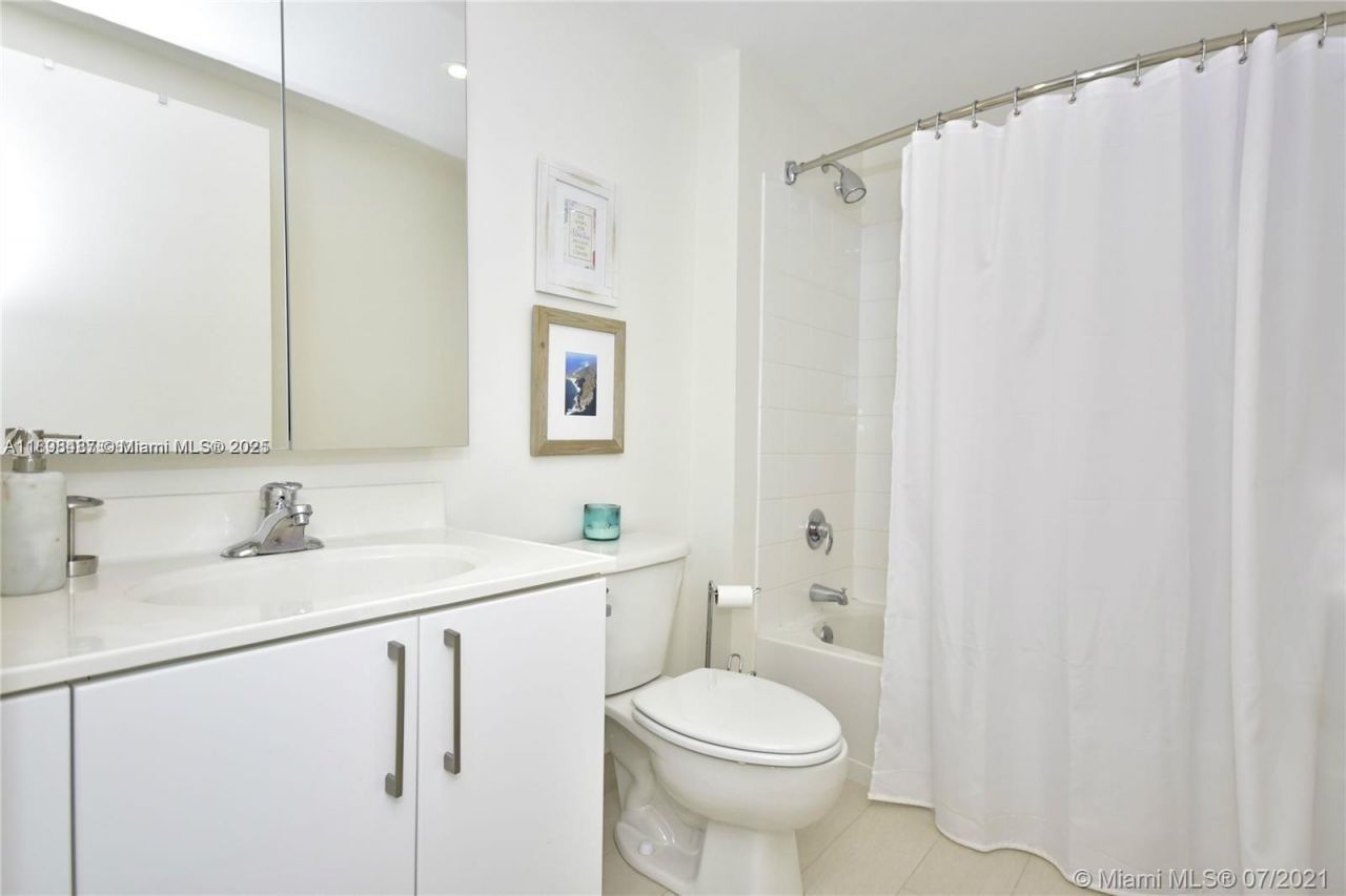 17375 Collins Ave, Unit 2002, Sunny Isles Beach, FL 33160 Photo