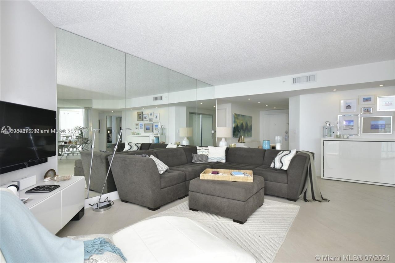 17375 Collins Ave, Unit 2002, Sunny Isles Beach, FL 33160 Photo