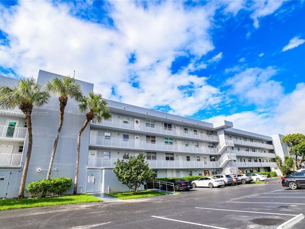 110 Royal Park Dr, Unit 2H, Oakland Park, FL 33309