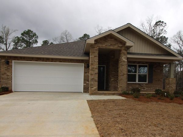 111 Oakwood Dr., Hattiesburg, MS 39402