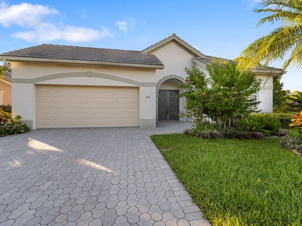 700 SW Great Exuma Cove, Port St. Lucie, FL 34986