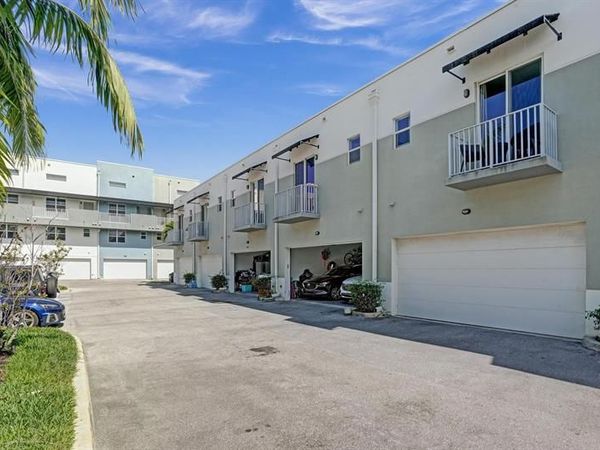 480 NE 35th Court, Unit 2, Oakland Park, FL 33334