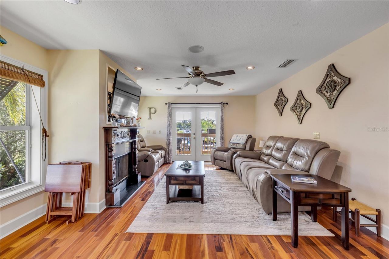 215 Randle Avenue, Oak Hill, FL 32759 Photo