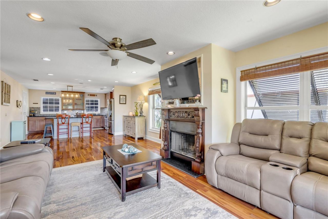 215 Randle Avenue, Oak Hill, FL 32759 Photo