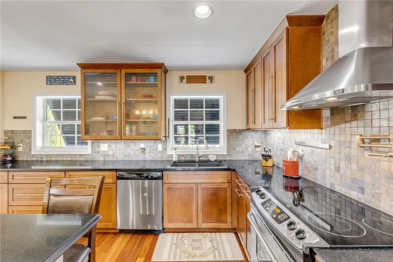 215 Randle Avenue, Oak Hill, FL 32759 Photo