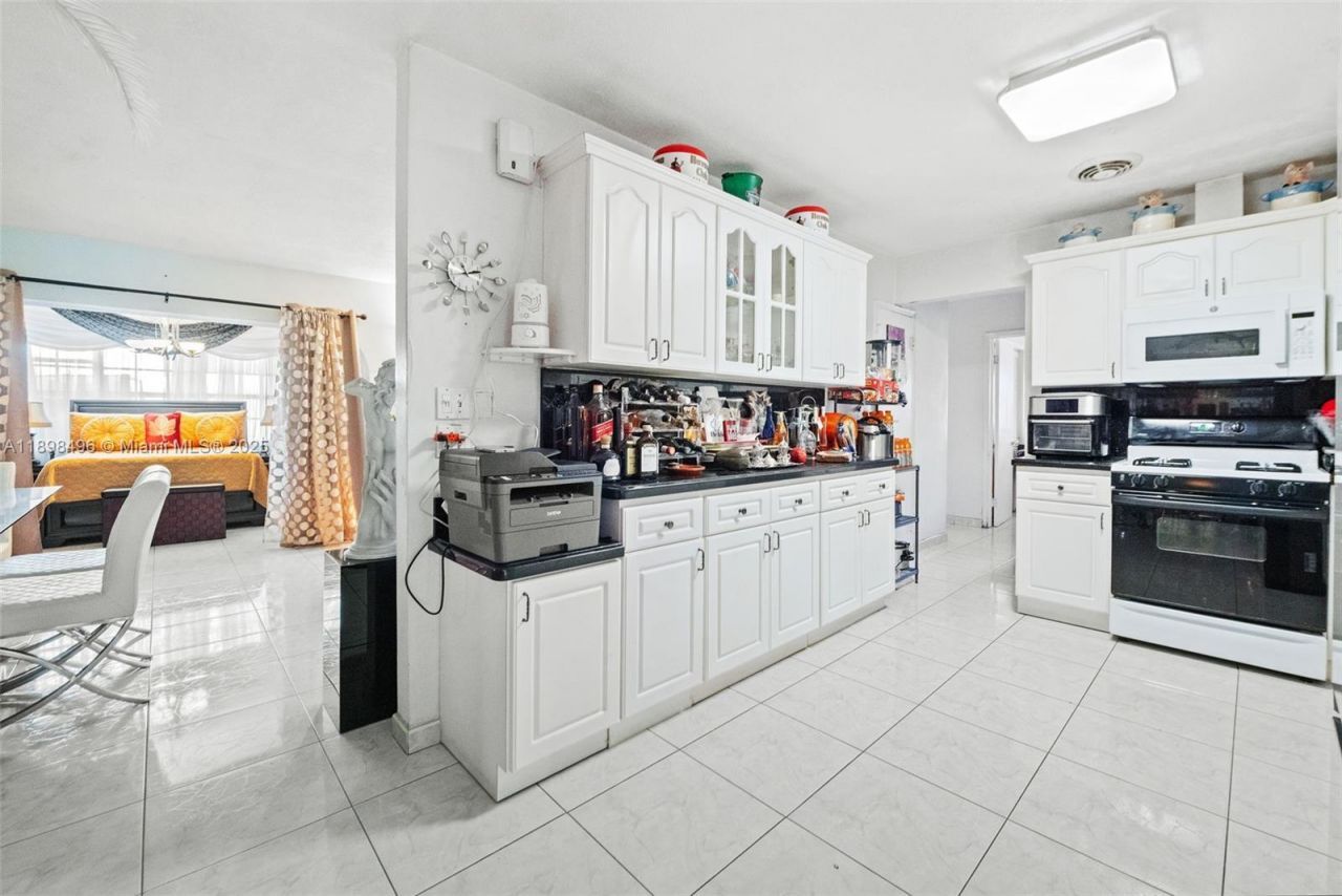 100 E 37th St, Hialeah, FL 33013 Photo