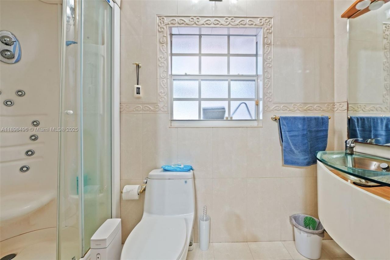 100 E 37th St, Hialeah, FL 33013 Photo