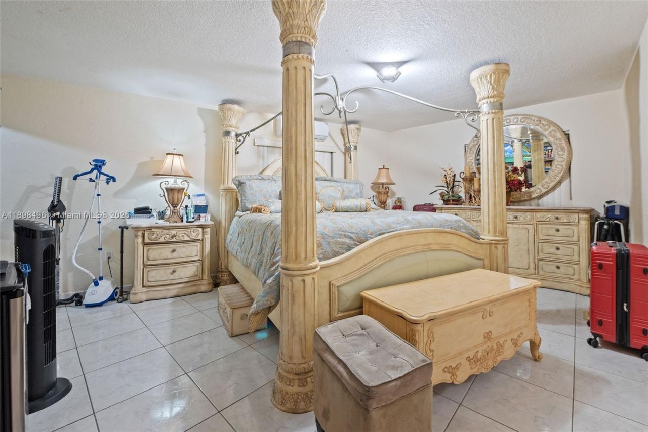 100 E 37th St, Hialeah, FL 33013 Photo