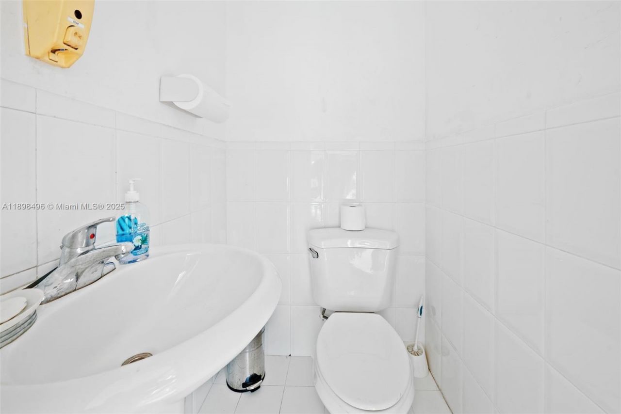 100 E 37th St, Hialeah, FL 33013 Photo