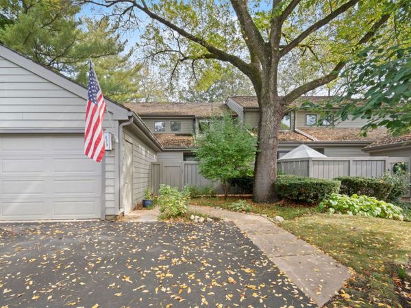 429 VALLEY VIEW Road, Lake Barrington, IL 60010