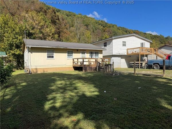 725-727 Bays Drive, Charleston, WV 25306