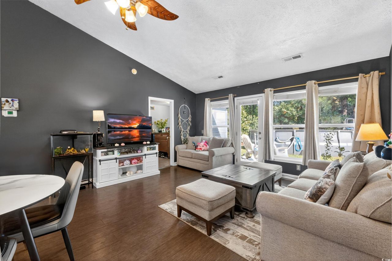 105 Retreat Pl. Photo 6