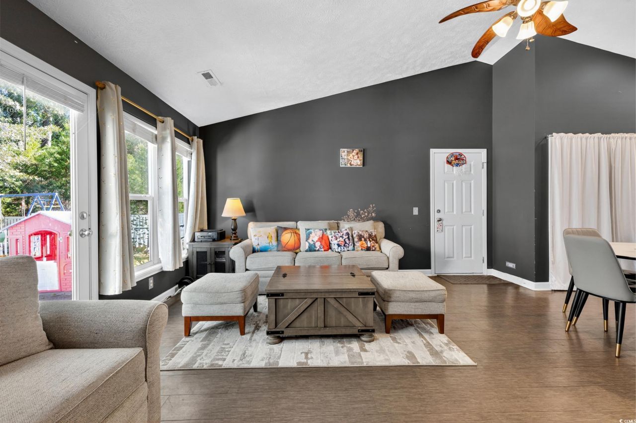 105 Retreat Pl. Photo 7