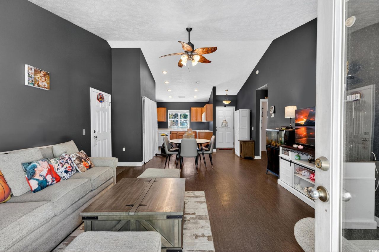 105 Retreat Pl. Photo 9