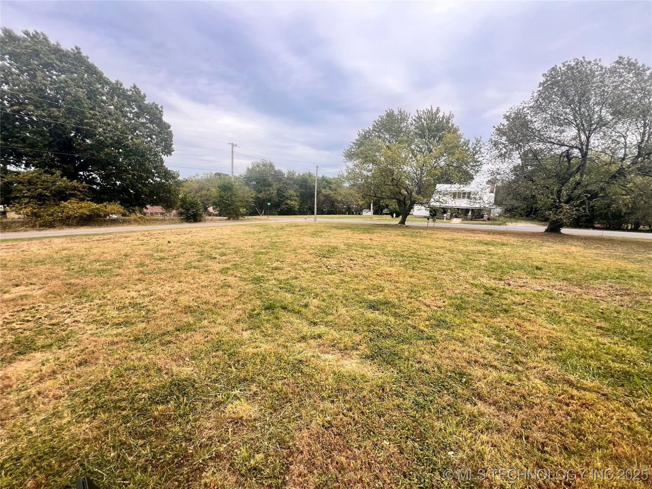 1222 S Third Street, Stilwell, OK 74960 Main Photo