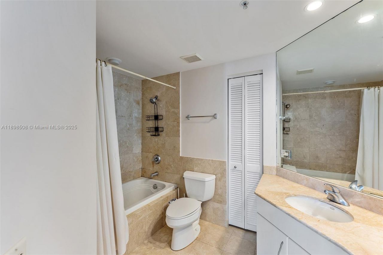 801 Brickell Key Blvd, Unit 1012, Miami, FL 33131 Photo