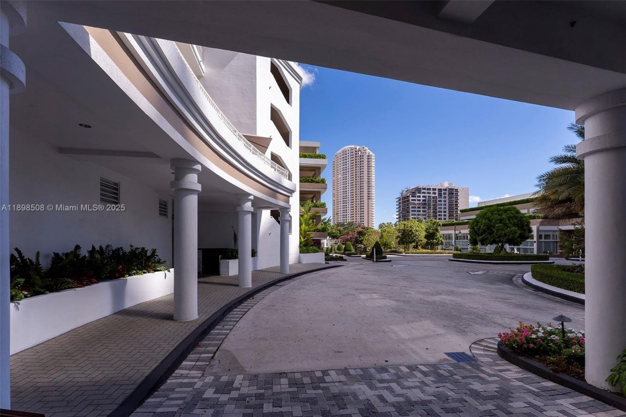 801 Brickell Key Blvd, Unit 1012, Miami, FL 33131 Photo